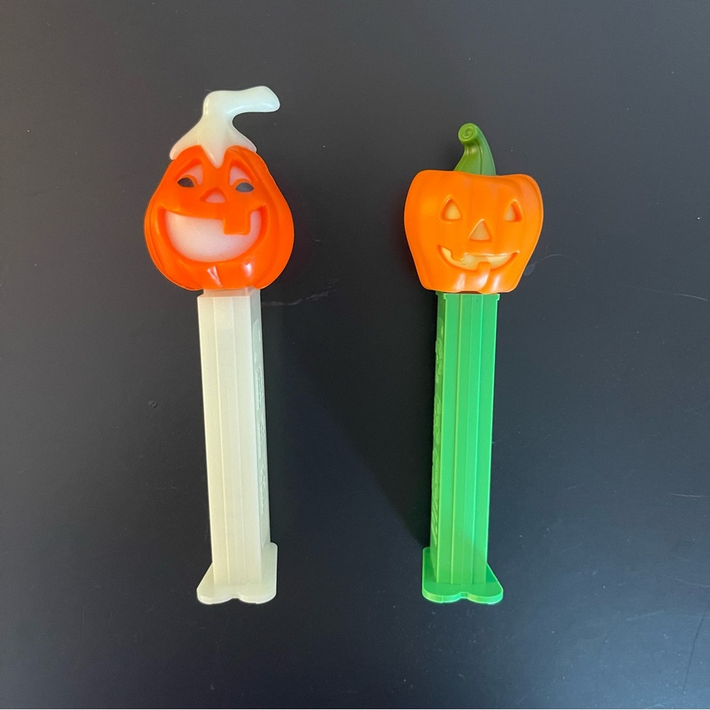 PEZ Dispenser Set Of 2 Halloween Glow in the Dark Pumpkin With Feet